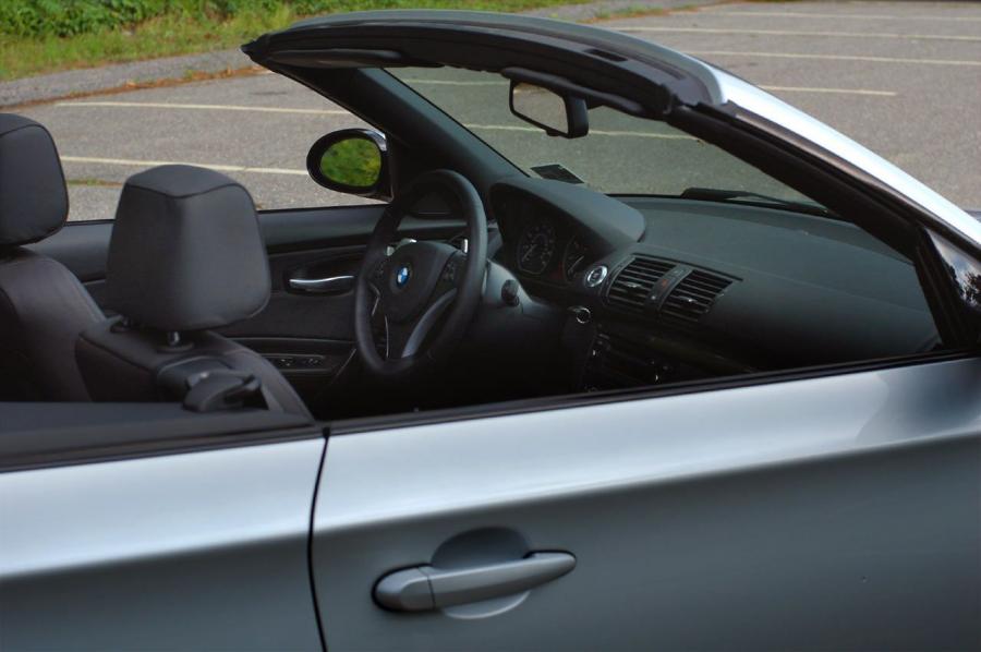  BMW 128i Convertible 2008 года  (фото 30 из 32)